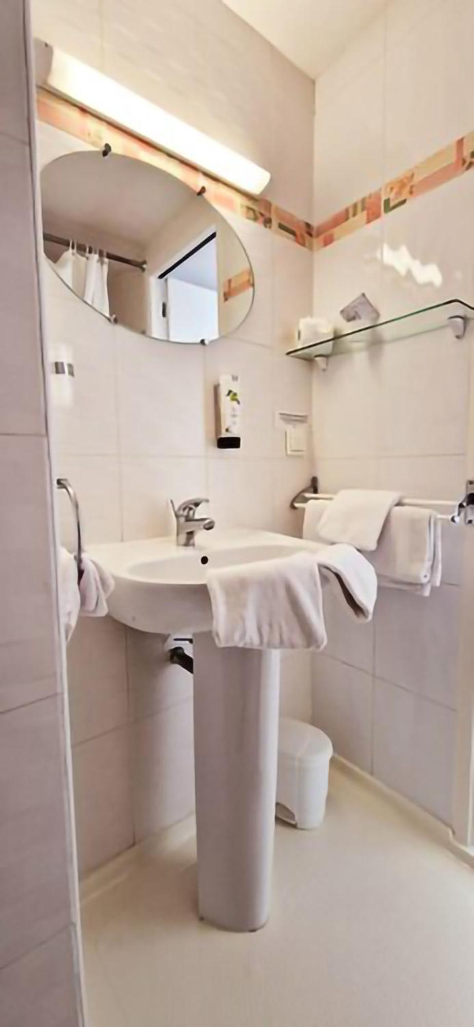 Brit Hotel Essentiel Pontivy Robic Экстерьер фото