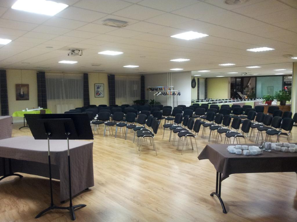 Brit Hotel Essentiel Pontivy Robic Экстерьер фото