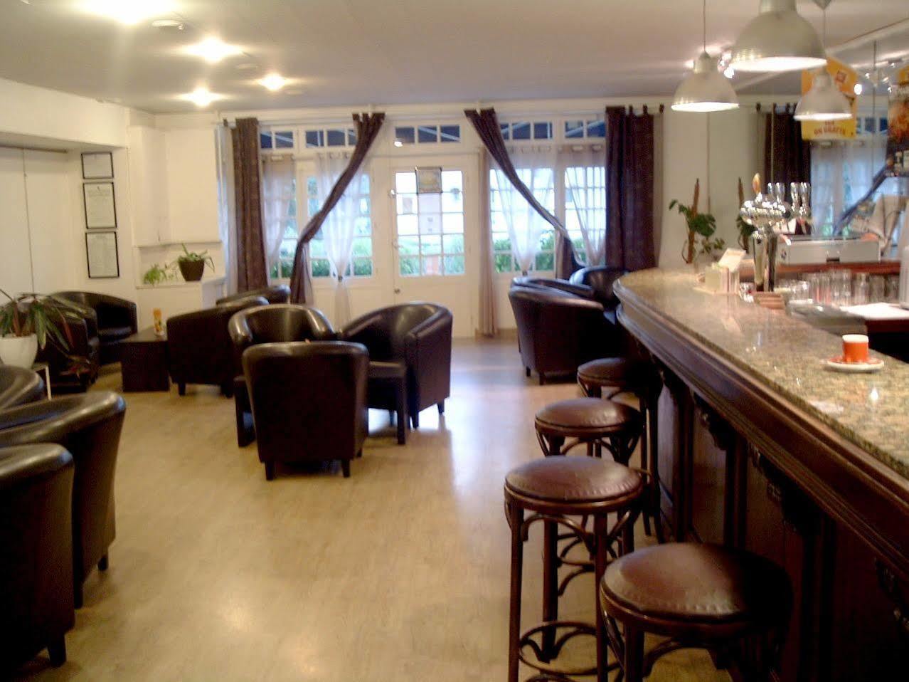 Brit Hotel Essentiel Pontivy Robic Экстерьер фото